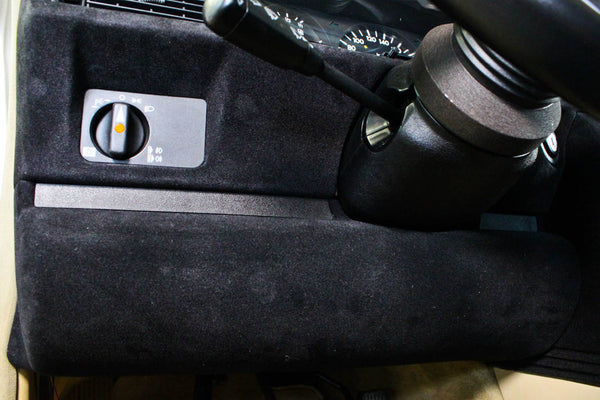 Knee bolster - Carbon fiber trim