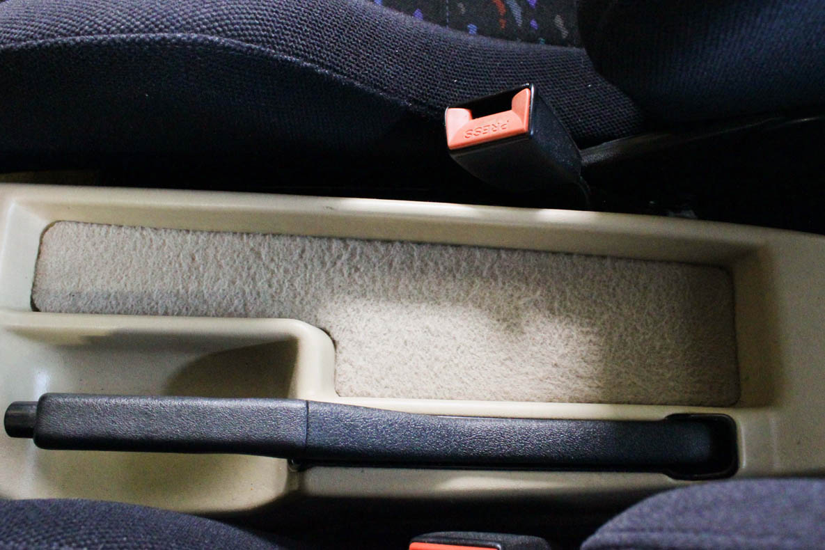Center console pocket - Carbon fiber trim