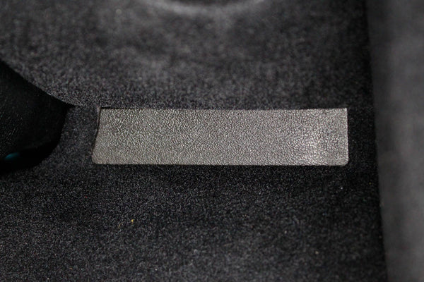 Knee bolster - Carbon fiber trim