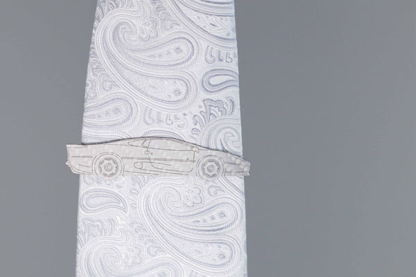 XJ220 carbon fiber tie clip, reflecting light