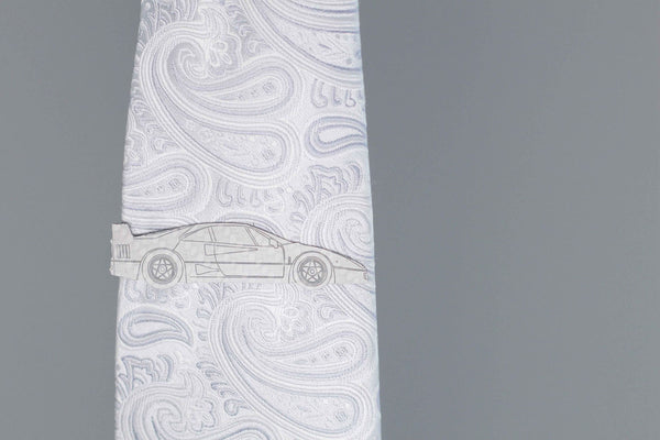 F40 carbon fiber tie clip, reflecting light