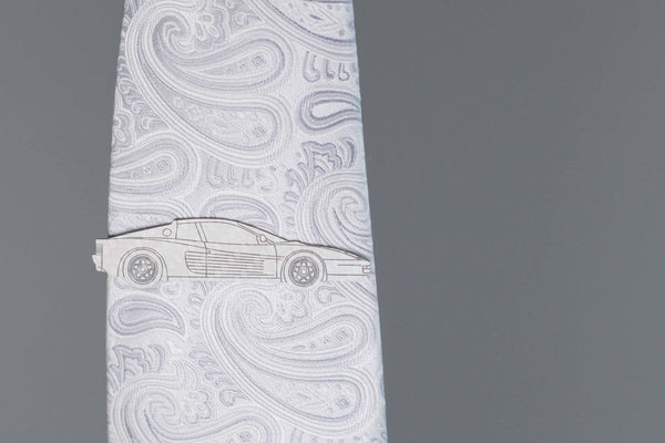 Testarossa carbon fiber tie clip, reflecting light