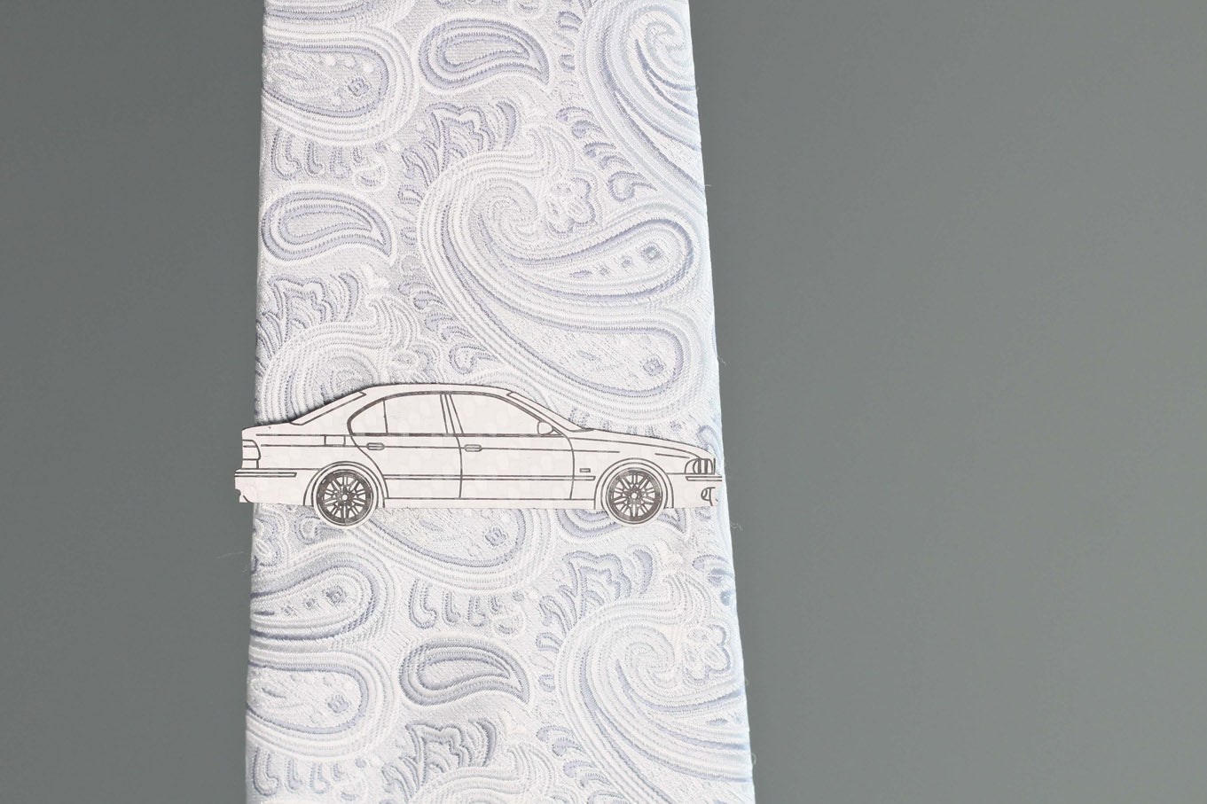 M5 (E39) carbon fiber tie clip