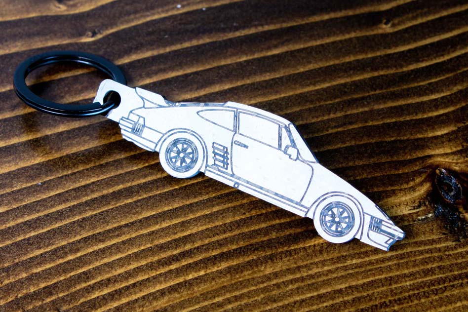 A 911 930 Slantnose carbon fiber keychain, line detail view