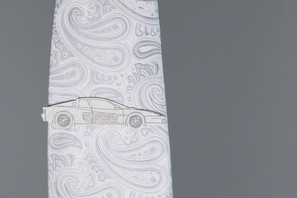 Testarossa carbon fiber tie clip, reflecting light